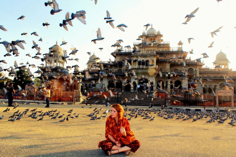 How to Avoid Tourist Traps: A Definitive Guide to Authentic Travel